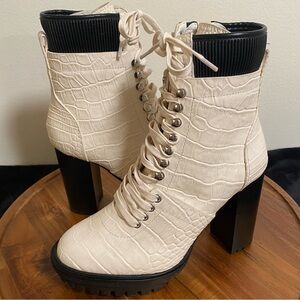 Vince Camuto Ermania Combat Leather Booties [Sz 5.5] | Warm White / Black